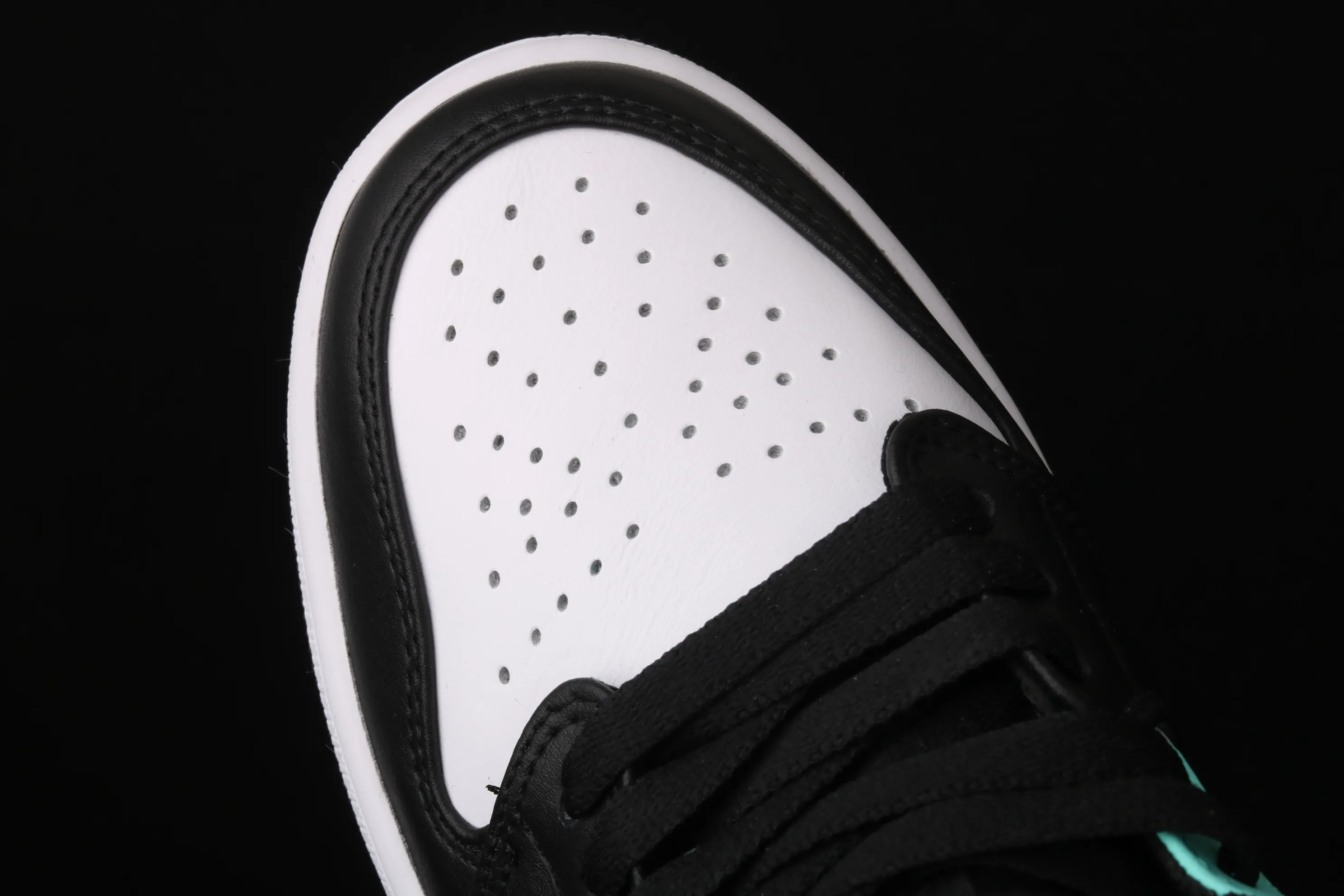 All categories Air Jordan Jordan series basketball shoes Air Jordan 1 Mid Air Jordan 1 Mid AJ1 Joe 1 black and white blue Zhongbang basketball shoes 554724-132